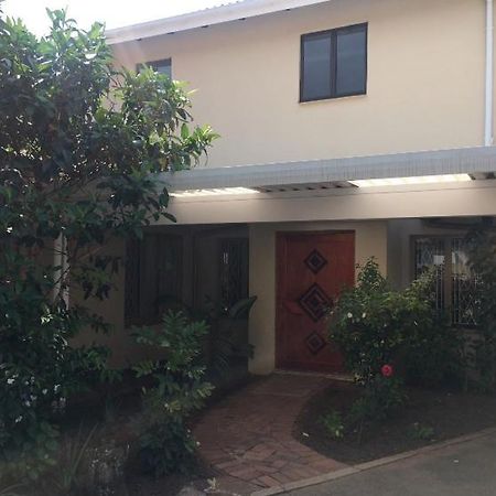Number Six Apartment เดอร์บัน ภายนอก รูปภาพ